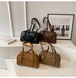 Aperçu détaillé de quatre coloris pour le sac à main Boston vintage dans un décor studio