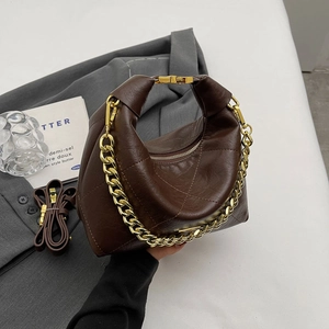 Sac hobo vintage matelassé marron foncé avec chaîne dorée et bandoulière en cuir
