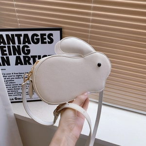 Sac bandoulière mignon en forme de lapin blanc en cuir grainé avec crochets dorés