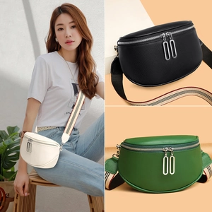 Sac banane demi-lune en cuir avec bandoulière rayée et double fermeture éclair