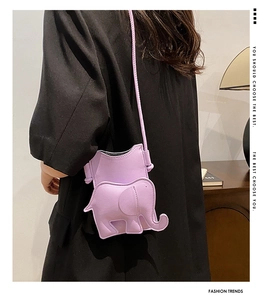 Détail du sac bandoulière lavande en forme d'éléphant en cuir synthétique de qualité
