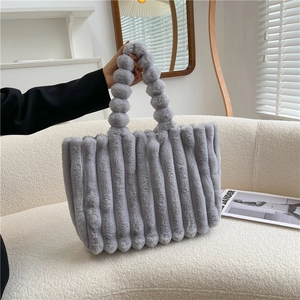 Sac Cabas En Fausse Fourrure Peluche À Côtes Verticales Avec Poignée À Pompons Grande Capacité Automne Hiver Femmes
