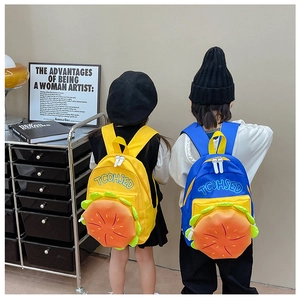 Détail des sacs à dos hamburger colorés pour enfants avec un design créatif en 3D