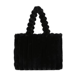 Sac cabas mignon en fausse fourrure noire avec poignée pompon et rayures