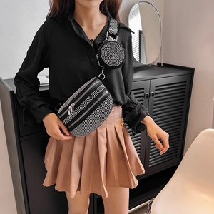 Funkelnde schwarze Strass-Gürteltasche mit abnehmbarer runder Münztasche und Gurt