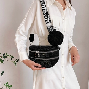 Schwarze Bauchtasche mit Strasssteinen, runder Geldbörse und V-Muster-Gurt