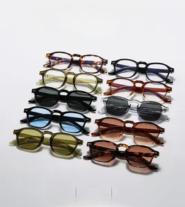Collection de lunettes de soleil carrées rétro avec rivets et verres de diverses couleurs