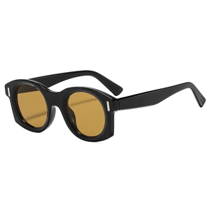 Lunettes de soleil rétro à monture noire épaisse, verres ambrés et rivets métalliques