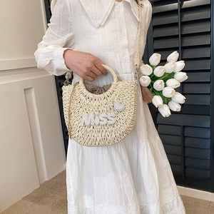 Sac à main vintage en paille tressée avec lettrage Miss en perles pour vacances à la plage