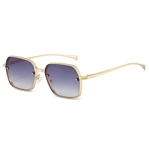 Lunettes de soleil carrées à monture dorée en métal et verres violets dégradés chic