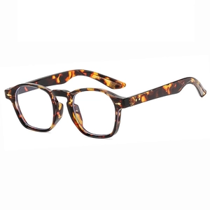 Lunettes de soleil carrées vintage en écaille de tortue avec détails métalliques