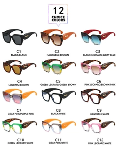Grille de lunettes de soleil carrées oversize colorées avec détails dorés sur les branches