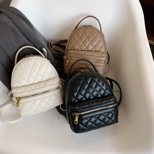 Mini zaino trapuntato da donna nei colori beige marrone e nero con zip dorate