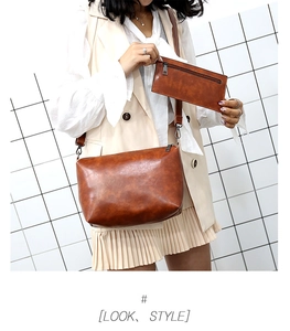 Detalle de bolso tote de cuero marrón vintage con estuche con cremallera a juego