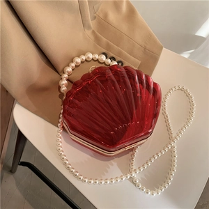 Sac à main élégant rouge en forme de coquillage avec poignée et bandoulière perle