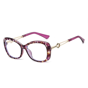 Fashionable butterfly frame sunglasses with purple tortoise pattern and gold metal temples