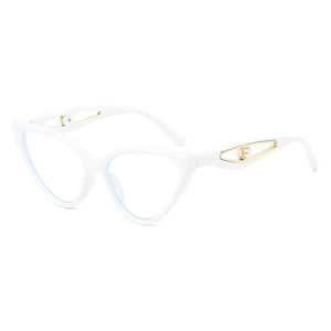 Lunettes de soleil œil-de-chat blanches avec branches dorées et détails perles sur fond blanc