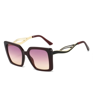 Fashionable square sunglasses with wine red frames and hollow gold metal temples
