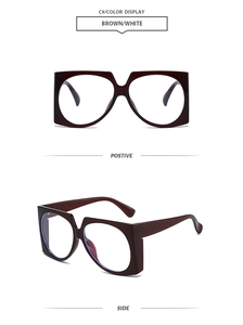 Vue détaillée des lunettes carrées surdimensionnées marron et blanc à verres clairs