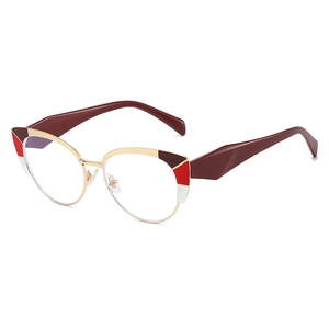 Montatura per occhiali cat eye in metallo con dettagli bicolore rossi su sfondo bianco