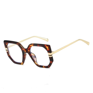 Fashionable oversized irregular tortoise shell sunglasses with slim gold metal temples