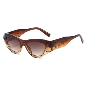 Retro cat-eye sunglasses with thick tortoiseshell frame and gradient brown lenses