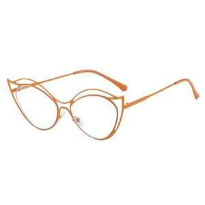 Monture de lunettes œil-de-chat en métal orange tendance vue sous un angle de 45 degrés