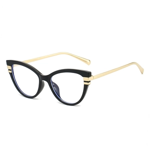 Modische Cat-Eye-Brillenfassung mit schwarzem Rand und goldenen Metallbügeln