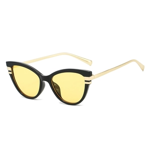Retro cat-eye sunglasses with black resin frame, gold metal temples and yellow lenses