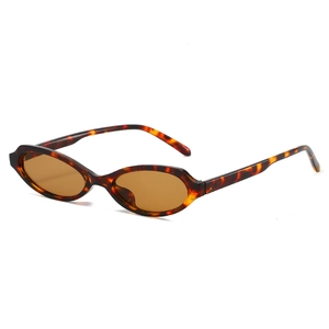 Retro oval tortoiseshell sunglasses with brown lenses in a 90s vintage cat-eye style