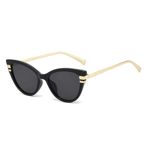 Vintage γυαλιά ηλίου cat eye με μαύρο σκελετό και χρυσούς μεταλλικούς βραχίονες