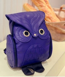 Sac à dos hibou en cuir PU violet gaufré avec détails matelassés et yeux métalliques