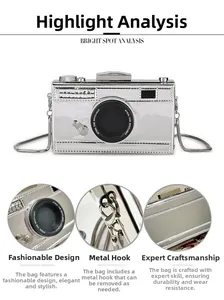 Détails du sac argenté en forme d'appareil photo avec finition miroir et chaîne en métal