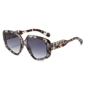 Occhiali da sole oversize quadrati con stampa leopardata e lenti grigie sfumate