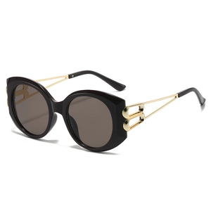 Retro oversized sunglasses with black frame and gold hollowed geometric metal temples