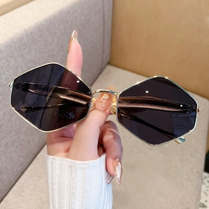 Fashion Hexagonal Sunglasses Metal Frame UV400 Retro Polygonal Eyewear For Women Men Streetwear Casual