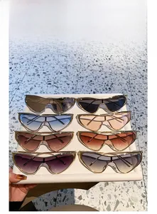 Collection de lunettes de soleil œil-de-chat triangulaires avec montures dorées en 8 couleurs