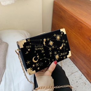 Sac boîte en velours avec broderie étoile et lune et chaîne dorée pour femme
