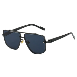 Klassische Doppelbrücken-Pilotensonnenbrille mit schwarzem Metallrahmen und Gläsern