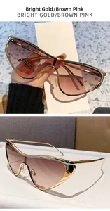 Vue détaillée des lunettes de soleil en métal doré brillant avec verres dégradés