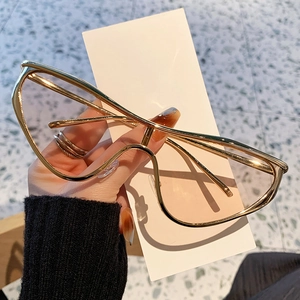 Lunettes de soleil œil-de-chat surdimensionnées avec monture en métal doré et verres clairs
