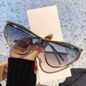 Lunettes de soleil œil de chat surdimensionnées avec monture dorée et verres dégradés bleus