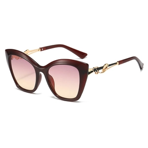 Lunettes de soleil œil de chat oversize avec monture bordeaux et verres dégradés