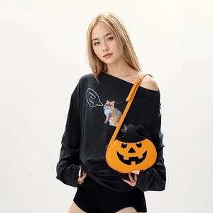 Fashionable pumpkin-shaped crossbody bag with a black witch hat lid for Halloween