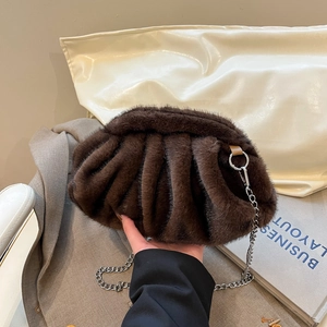 Sac Nuage En Fausse Fourrure Pour Femmes Sac À Bandoulière Plissé En Peluche Avec Chaîne En Métal Pochette D'Hiver Minimaliste