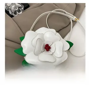 Detail of white flower-shaped crossbody bag with pearl strap and fine stitching