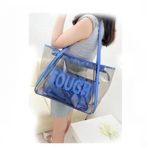 Sac de plage transparent en PVC gris fumé avec bordure bleue et lettrage TOUGH