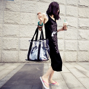 Sac de plage transparent en PVC avec poignées noires pour un style estival tendance