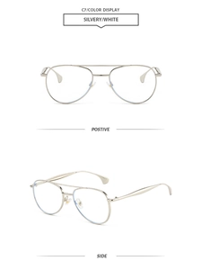 Vue détaillée de lunettes aviateur en métal argenté avec double pont et branches fines