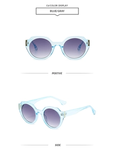 Vues de face et de profil de lunettes bleues avec verres dégradés gris et charnière